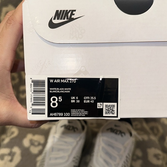 NIKE AIR MAX 270 CASUAL SHOES 😍 WHITE/BLACK 😍 NEW & NEVER WORN 😍 - Picture 16 of 17